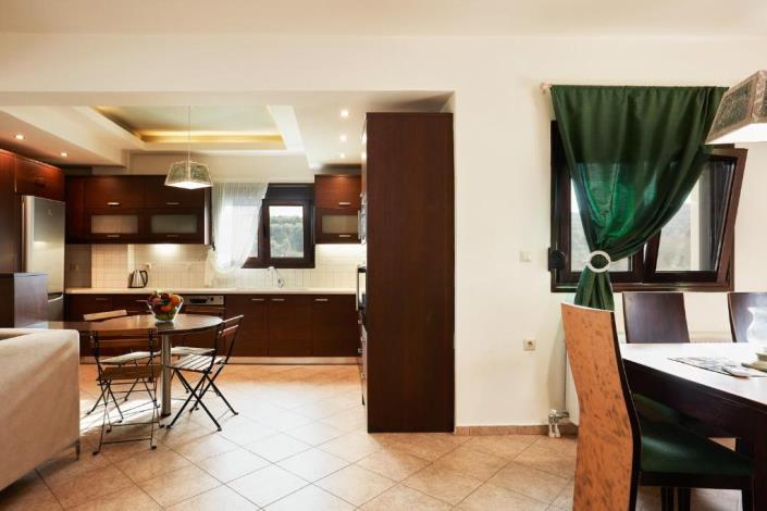 Image No.6-Villa / Détaché de 7 chambres à vendre à Perama