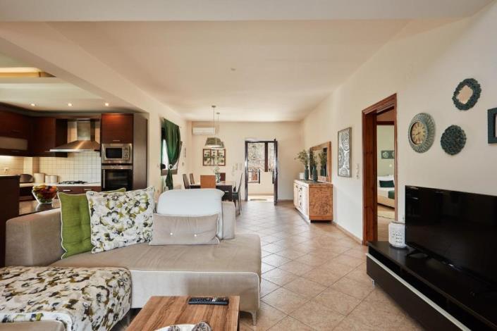 Image No.2-Villa / Détaché de 7 chambres à vendre à Perama