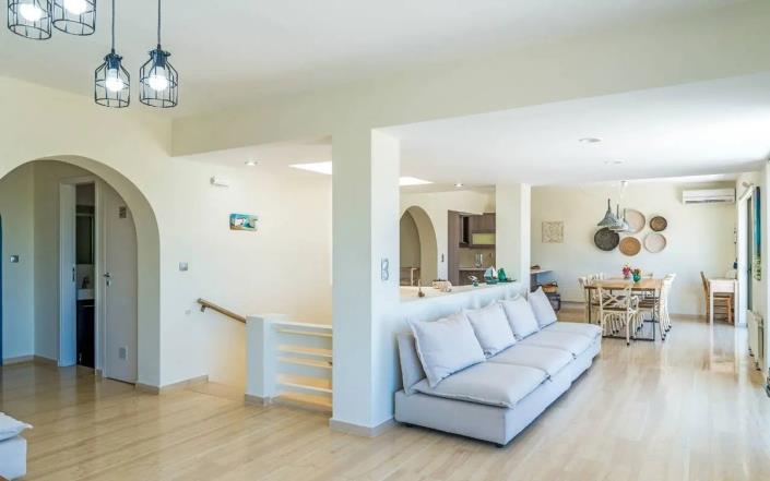 Image No.8-7 Bed Villa for sale