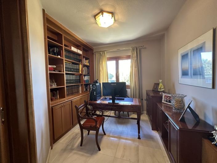 Image No.8-4 Bed Villa / Detached for sale