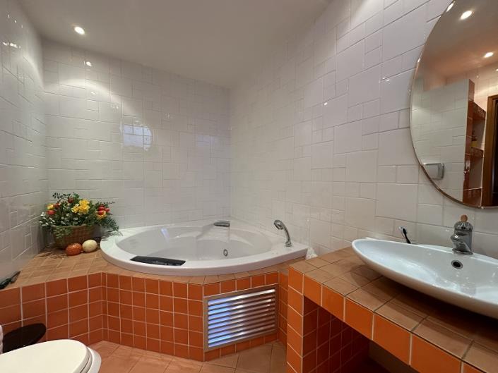 Image No.18-4 Bed Villa / Detached for sale