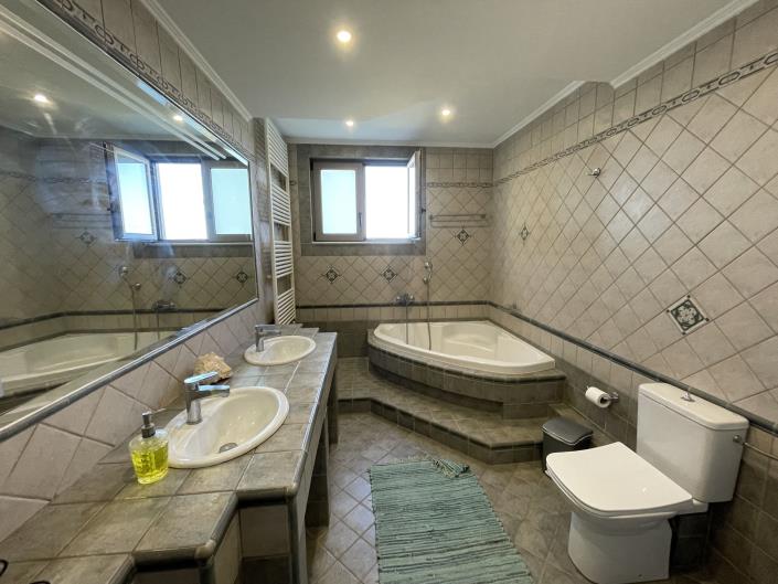 Image No.13-4 Bed House for sale