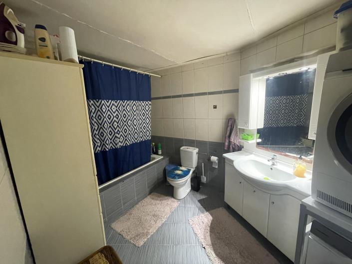 Image No.7-5 Bed House for sale