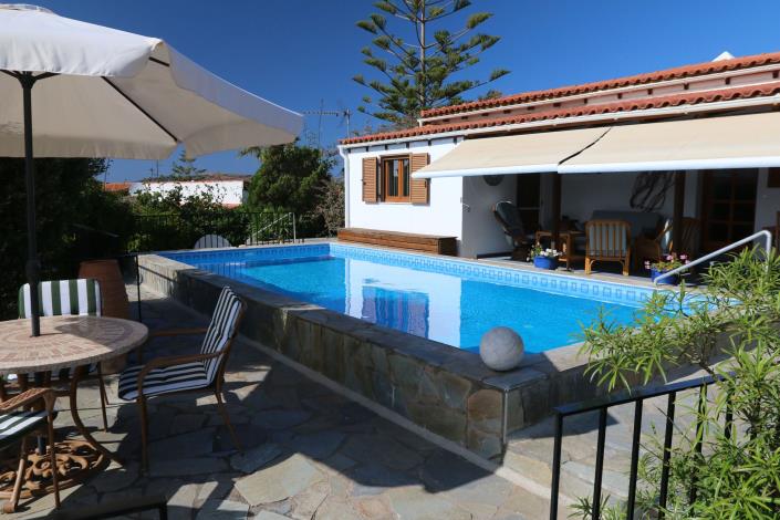 Image No.1-3 Bed Villa / Detached for sale