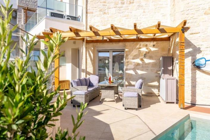 Image No.17-2 Bed Maisonette for sale