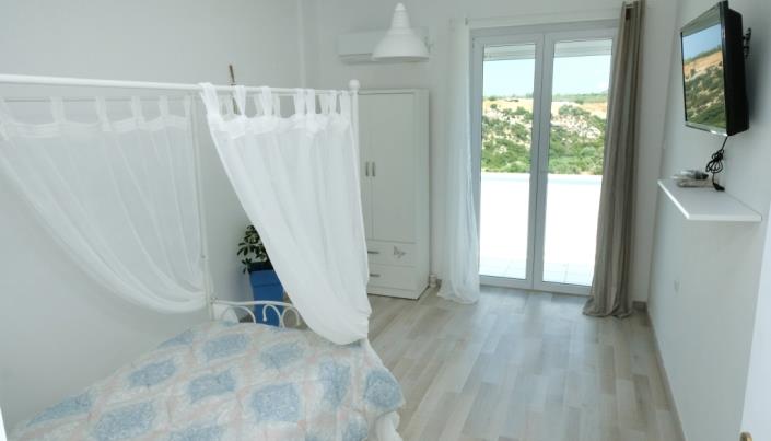 Image No.1-6 Bed Villa for sale