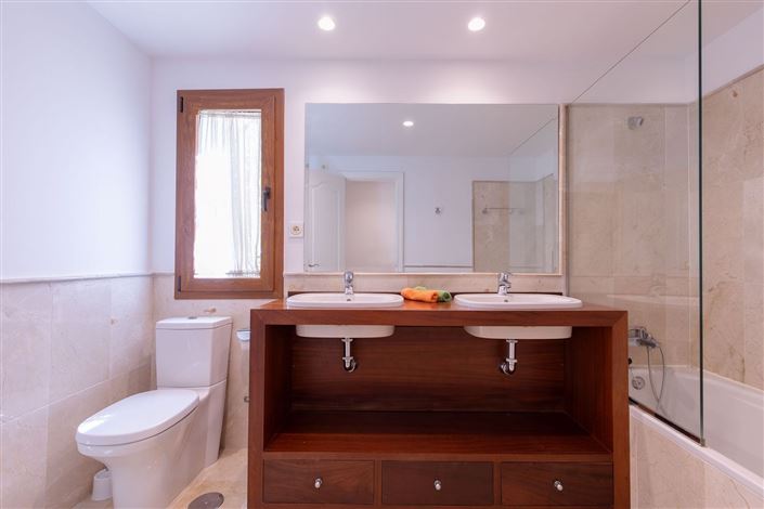 Image No.10-2 Bed Flat for sale