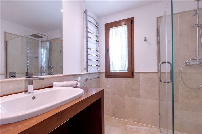 Image No.12-2 Bed Flat for sale