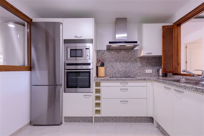 Image No.8-2 Bed Flat for sale