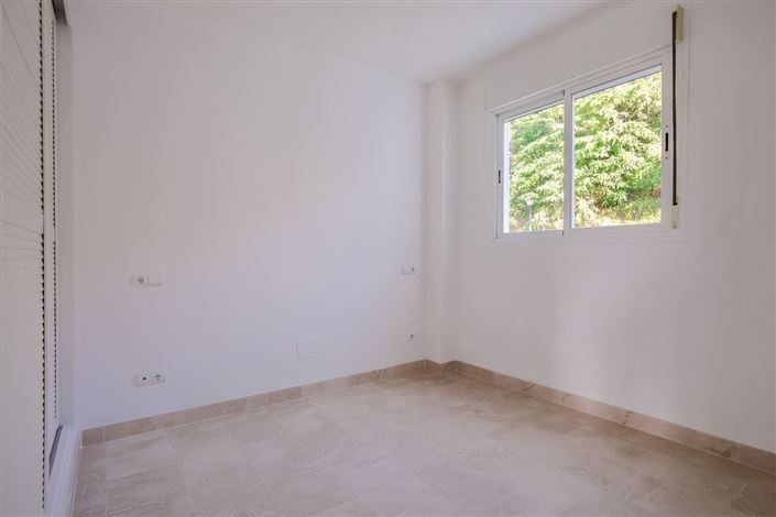Image No.8-2 Bed Property for sale