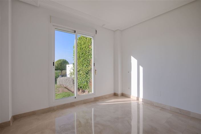 Image No.9-2 Bed Property for sale