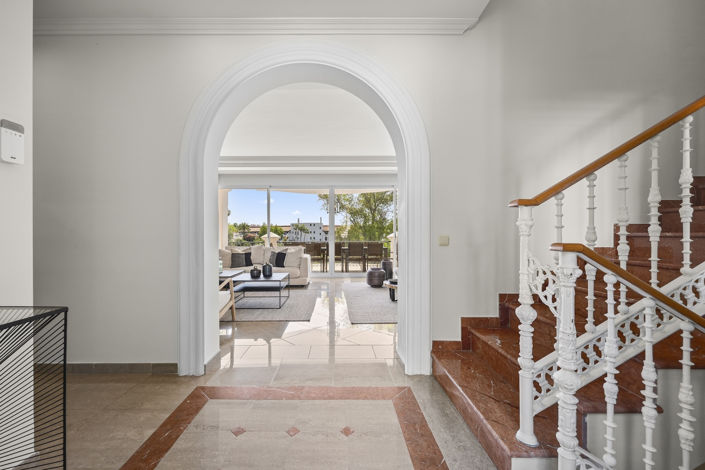 Image No.18-8 Bed Villa for sale