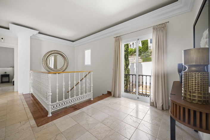 Image No.19-8 Bed Villa for sale