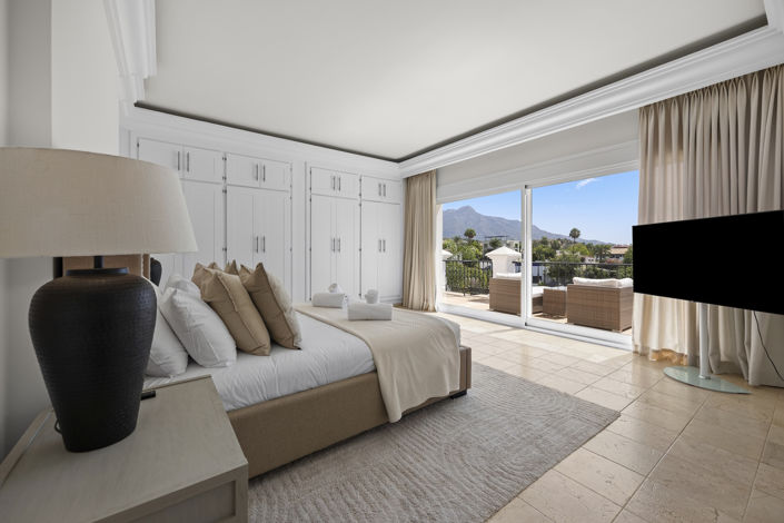 Image No.26-8 Bed Villa for sale