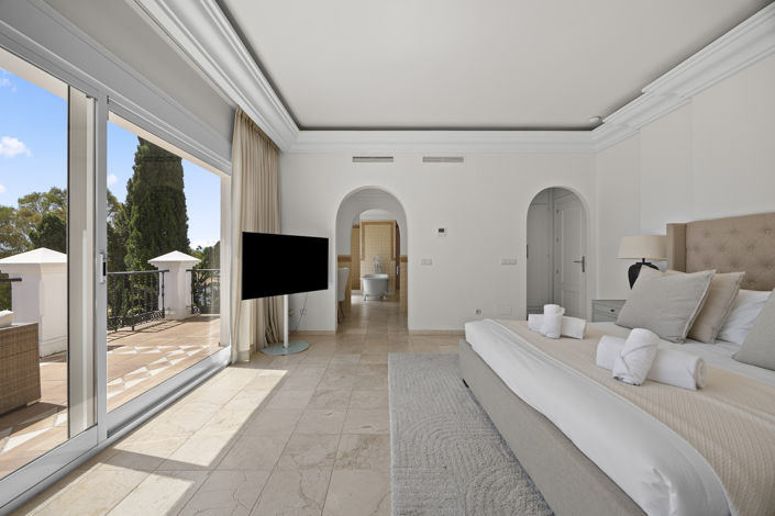 Image No.27-8 Bed Villa for sale