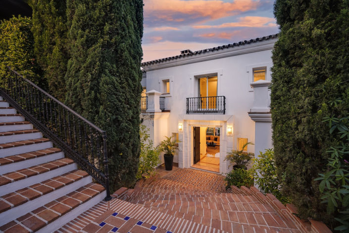 Image No.41-8 Bed Villa for sale