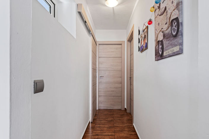 Image No.15-4 Bed House for sale