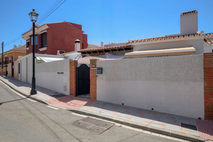Image No.2-4 Bed House for sale