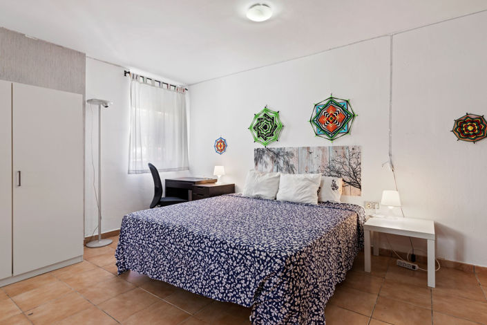 Image No.21-4 Bed House for sale