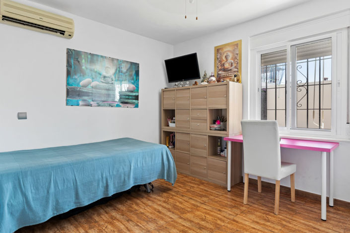 Image No.27-4 Bed House for sale