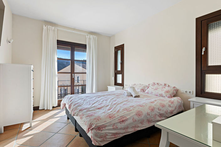 Image No.11-4 Bed Townhouse for sale