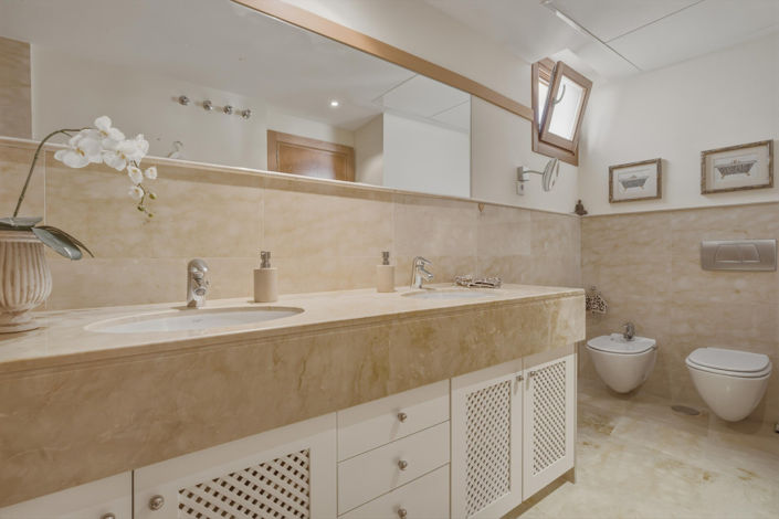 Image No.24-3 Bed Apartment for sale