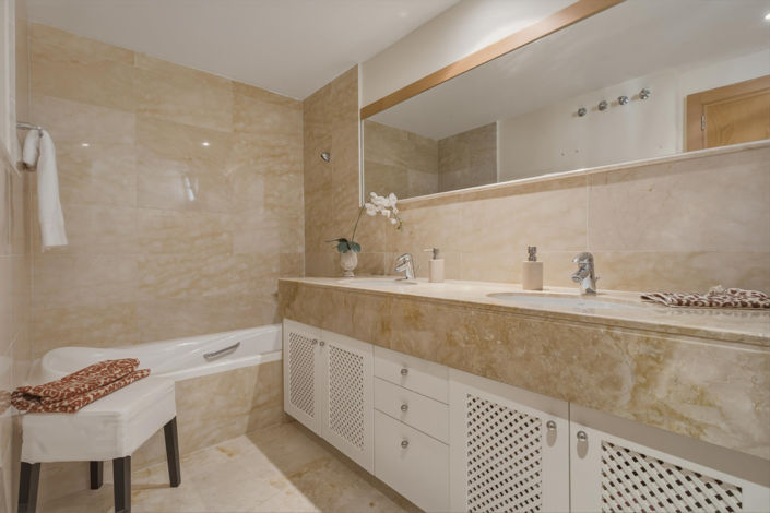 Image No.25-3 Bed Apartment for sale