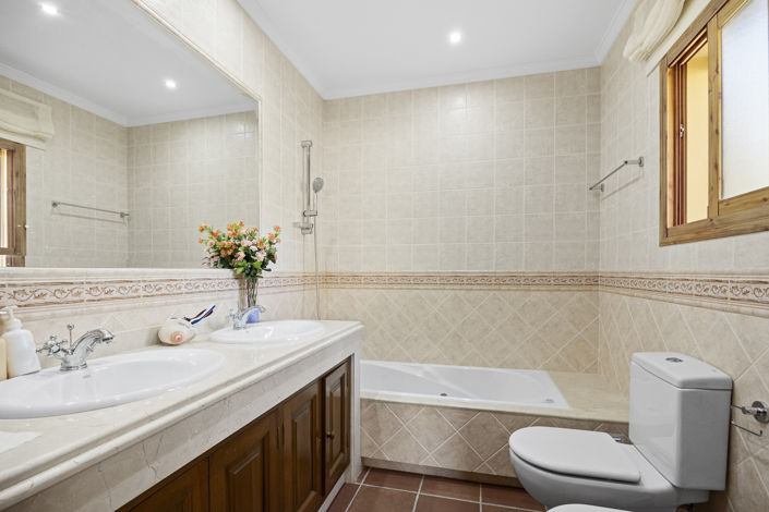 Image No.19-5 Bed House for sale