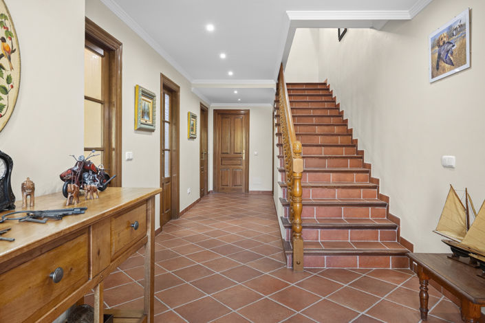 Image No.2-5 Bed House for sale
