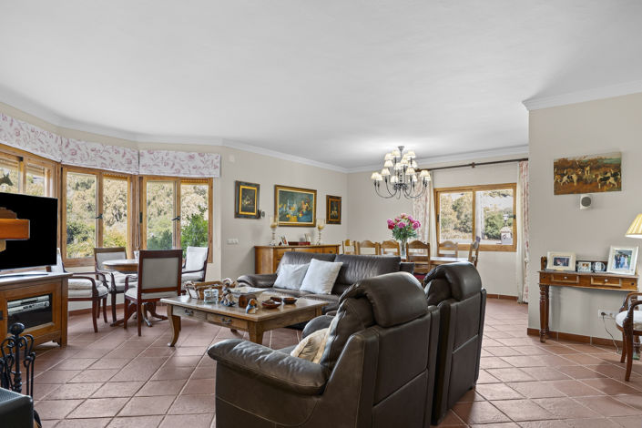 Image No.3-5 Bed House for sale