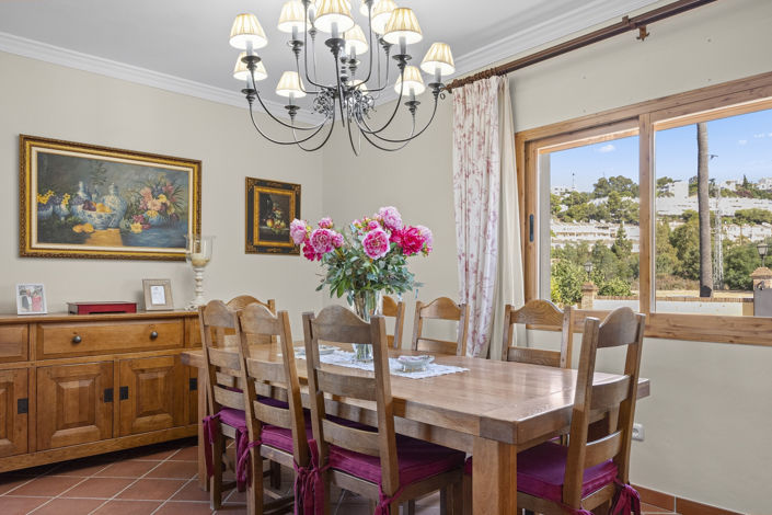 Image No.7-5 Bed House for sale