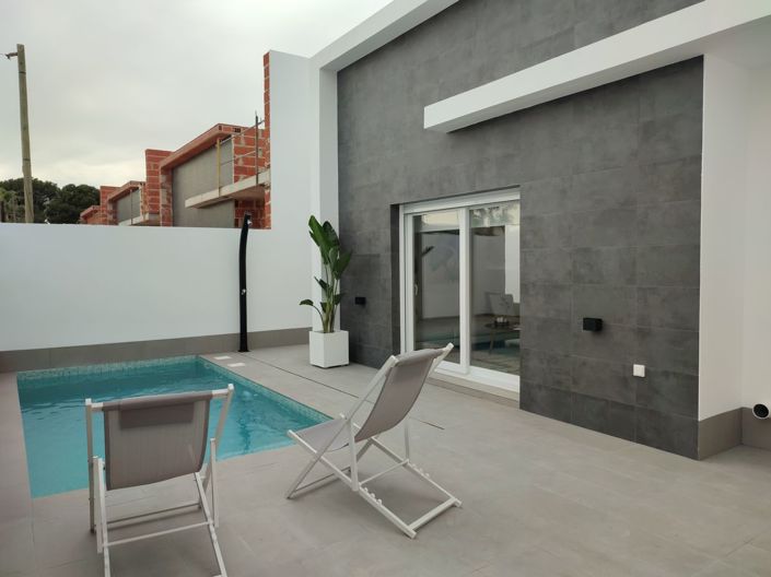 Image No.1-3 Bed Villa for sale