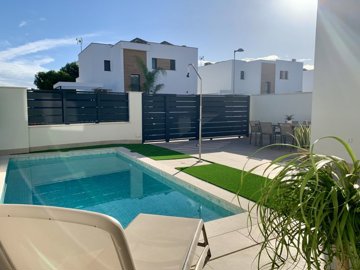 101sunsetgolfvillas210225130946gardenandpool