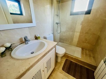 150beautifulsouthfacingfrontlinegolfdetachedv