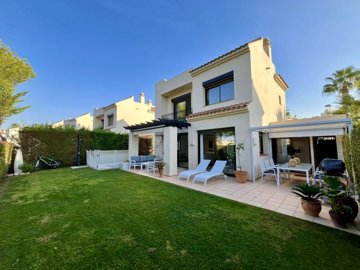 150beautifulsouthfacingfrontlinegolfdetachedv