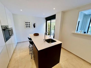 150beautifulsouthfacingfrontlinegolfdetachedv