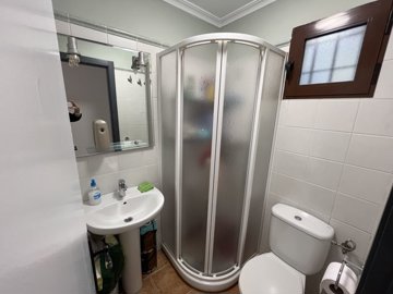 156sunnymodernisedspanishstyle2bedtownhouse18