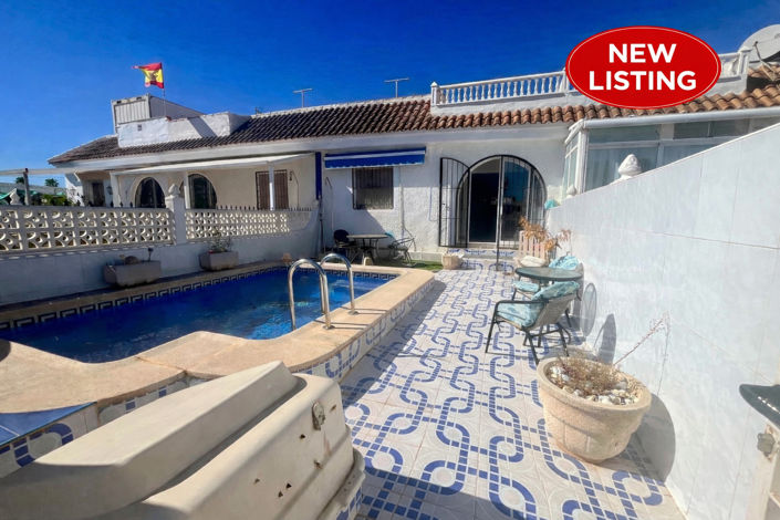 Los Alcázares, Villa