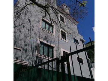 1 - Lisbon, Propriété