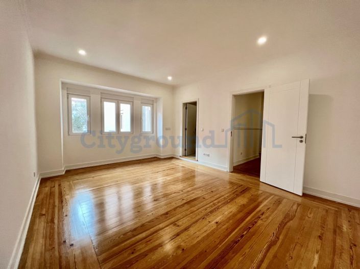 Image No.1-3 Bed Apartment for sale