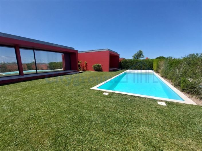 Image No.1-3 Bed House for sale