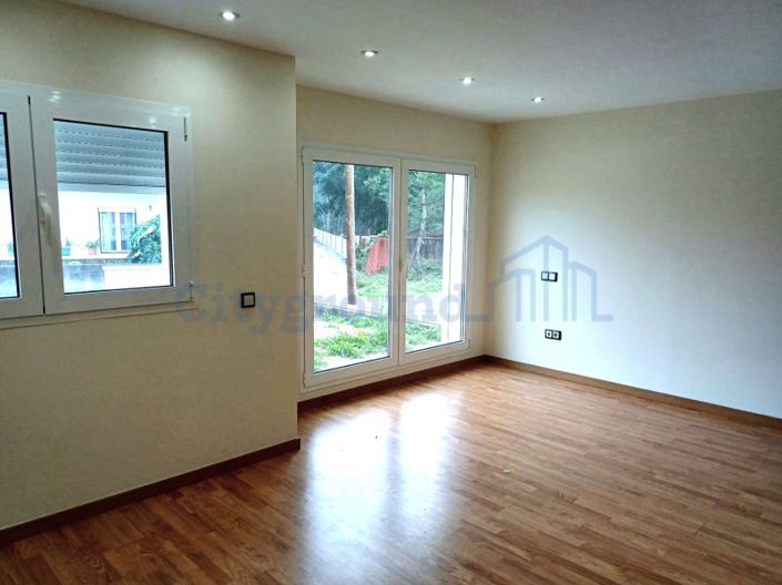 Image No.11-7 Bed House for sale