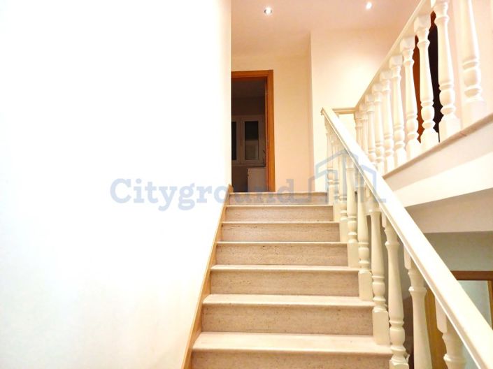 Image No.12-7 Bed House for sale