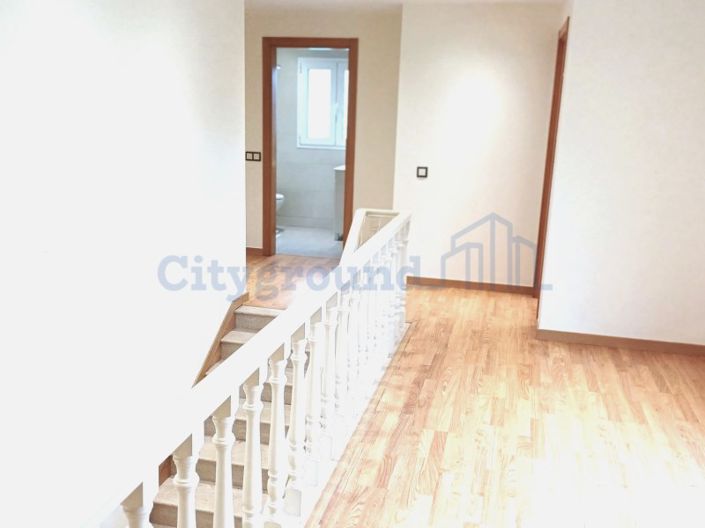 Image No.14-7 Bed House for sale