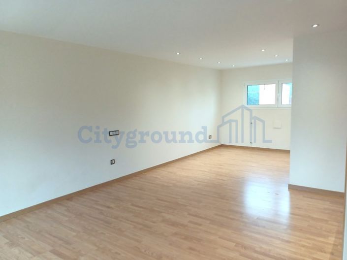 Image No.15-7 Bed House for sale