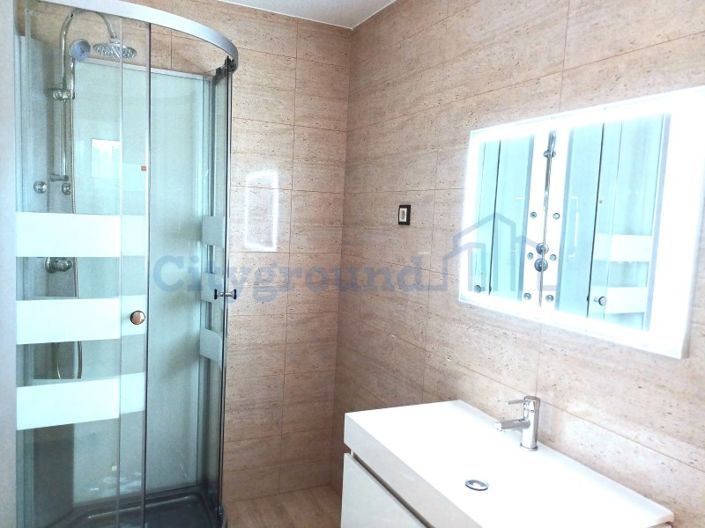 Image No.16-7 Bed House for sale