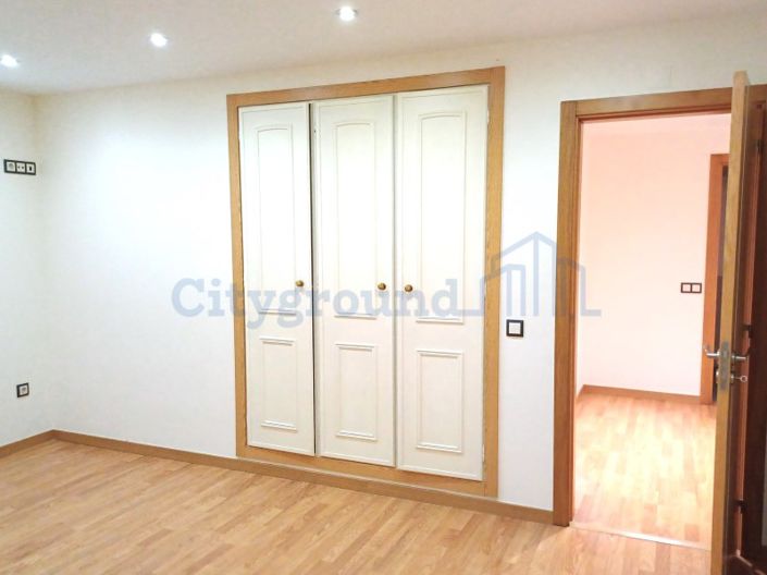 Image No.18-7 Bed House for sale