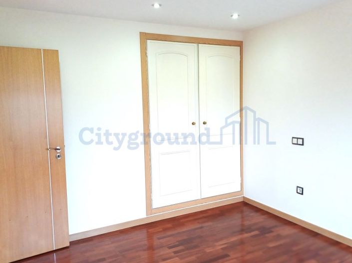 Image No.19-7 Bed House for sale