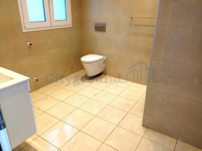 Image No.26-7 Bed House for sale