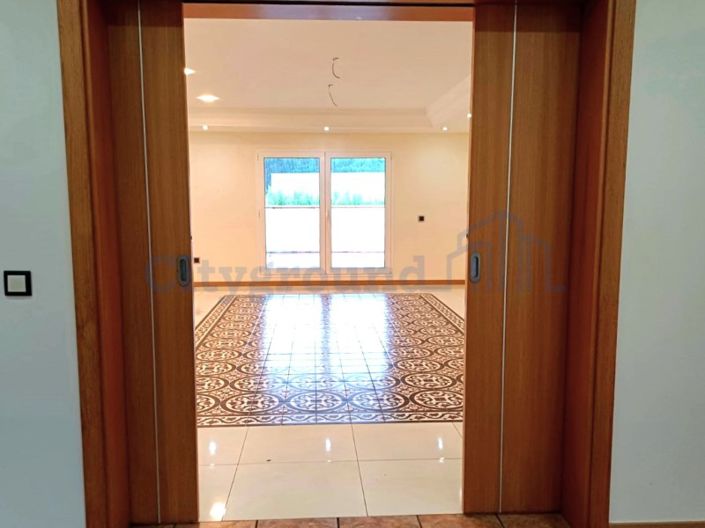 Image No.5-7 Bed House for sale